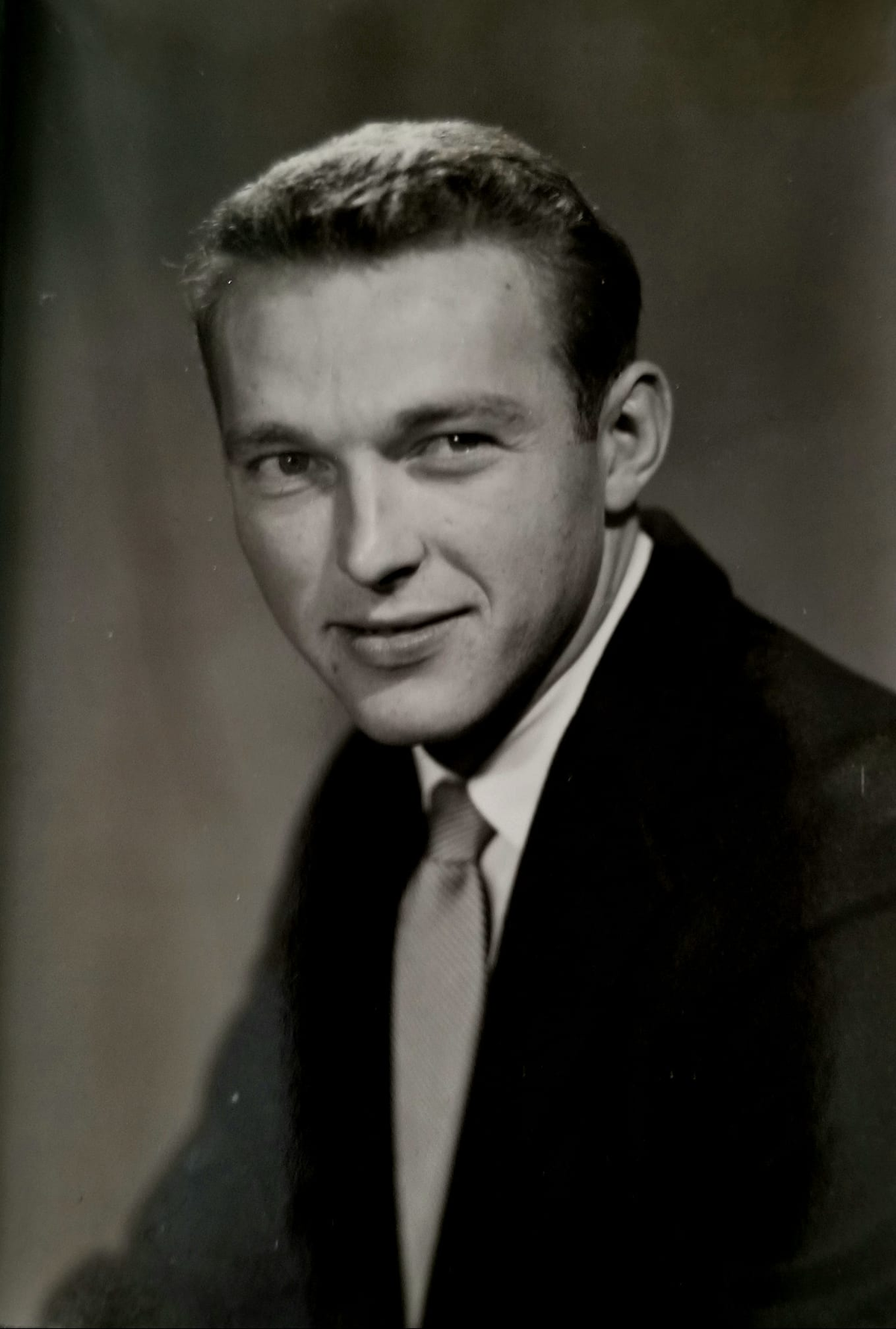 Milburn Garland “Gil” Butler, a Bradenton native who went on to a distinguished national and international broadcasting career, died at at home in Waldorf, Md., at age 85 on Oct. 10, 2021.