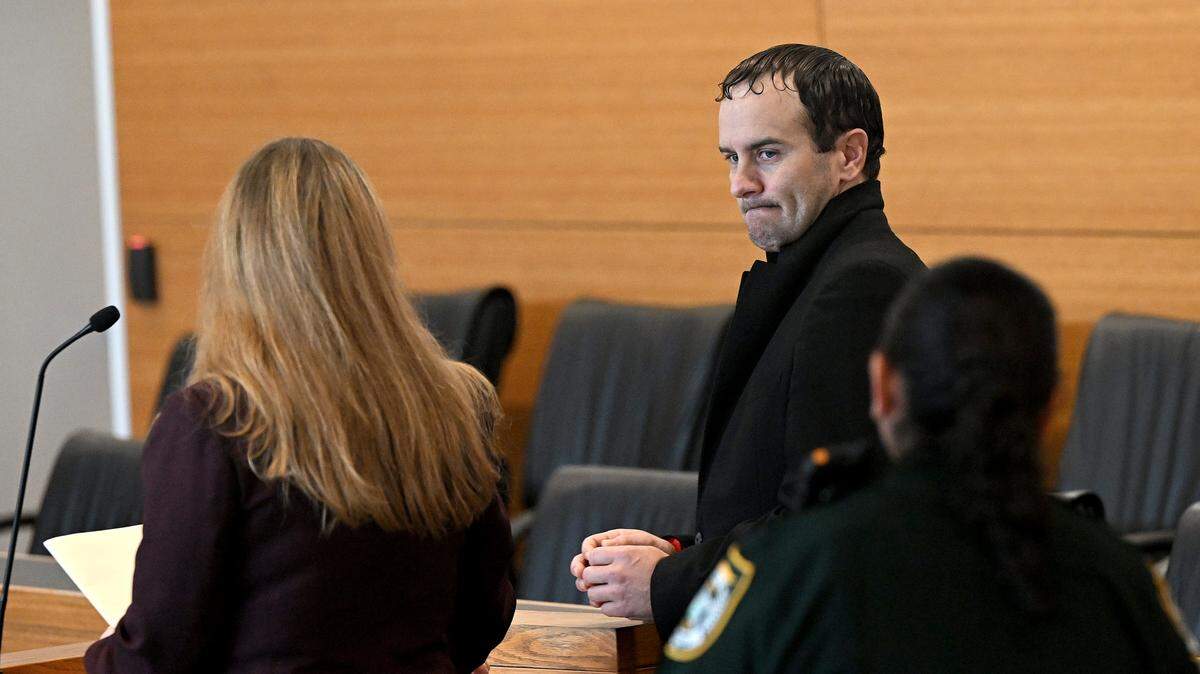 Richard Kimpton, 42, appears in the Manatee County Judicial Center with his attorney, Destiny Prater, entering no-contest pleas in a case that includes charges of sexual battery and lewd or lascivious molestation of a minor on Jan. 12, 2026.