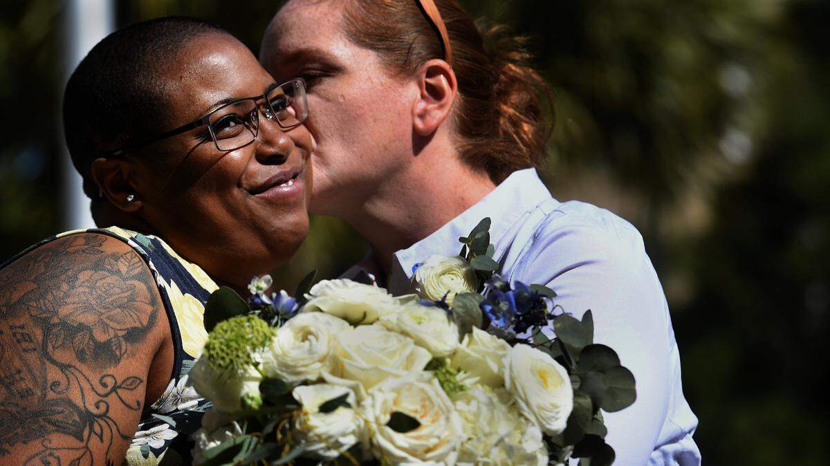 Kaymeron Smith and Noelle Gerry celebrate their vow as souples made their relationships official during a group wedding ceremony at the Manatee County Historic courthouse’s gazebo on Feb. 14, 2022. Clerk of Court’s Angel Colonneso officiated over the ceremony where couples recited their vows.