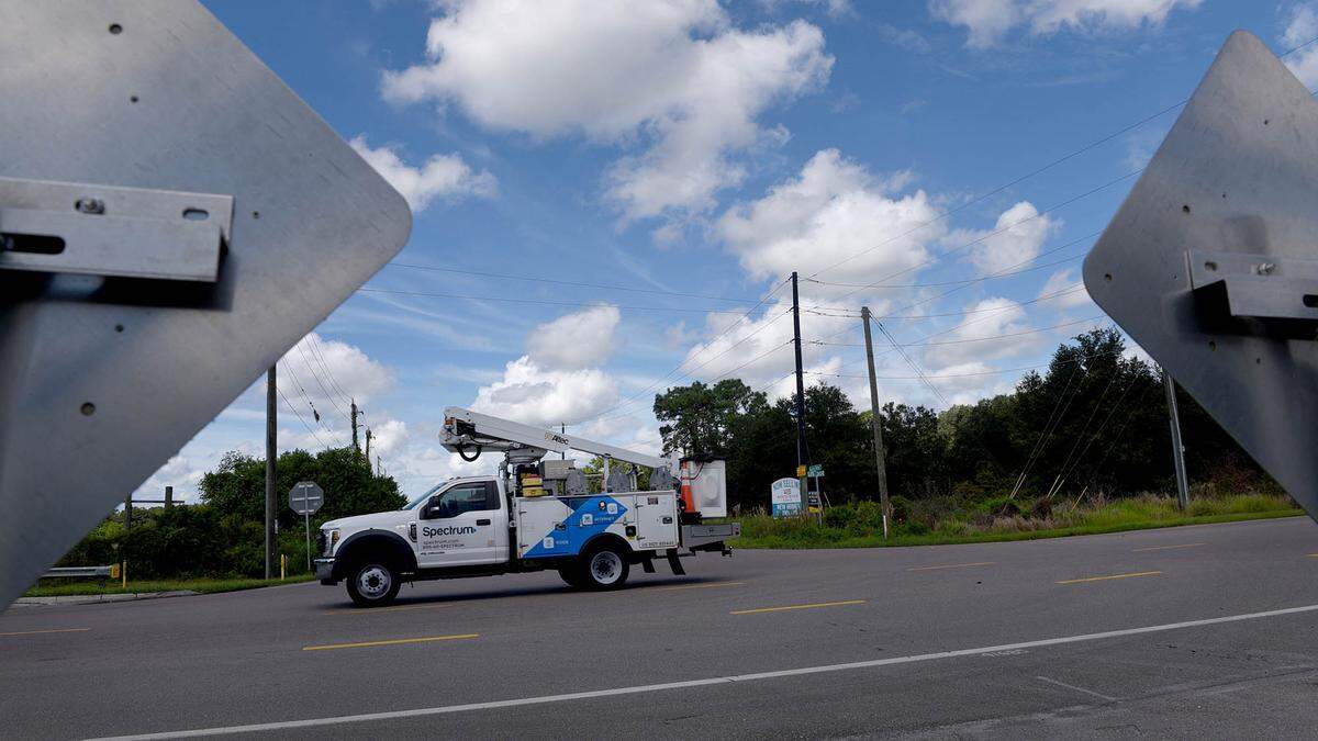 09/15/21—Roundabout design plans for the intersection of U.S. 301 and Moccasin Wallow Road are at 90%. Plans and permits should become available just ahead of the land being acquired. Construction is expected to start sometime in 2022.