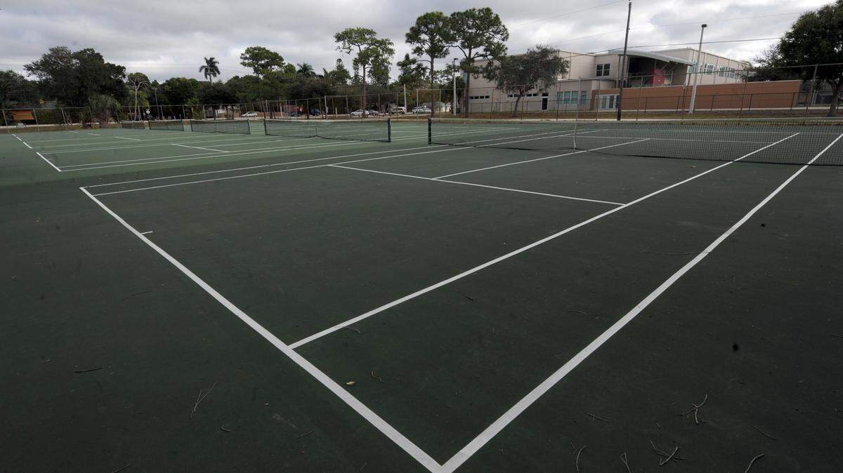 After voting against selling the tennis courts at King Middle School, the Manatee County School Board may approve a $375,000 renovation project instead. The item will go before the board on Tuesday. 
 GRANT JEFFERIES/Bradenton Herald