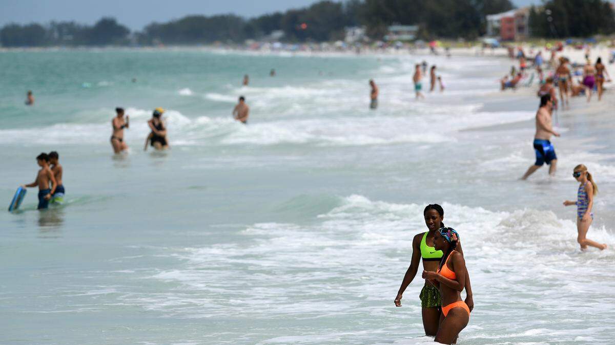 Los niveles de marea roja fueron más bajos alrededor de Anna Maria Island esta semana, pero todavía se informó de peces muertos e irritación respiratoria. Tiffany Tompkins ttompkins@bradenton.com