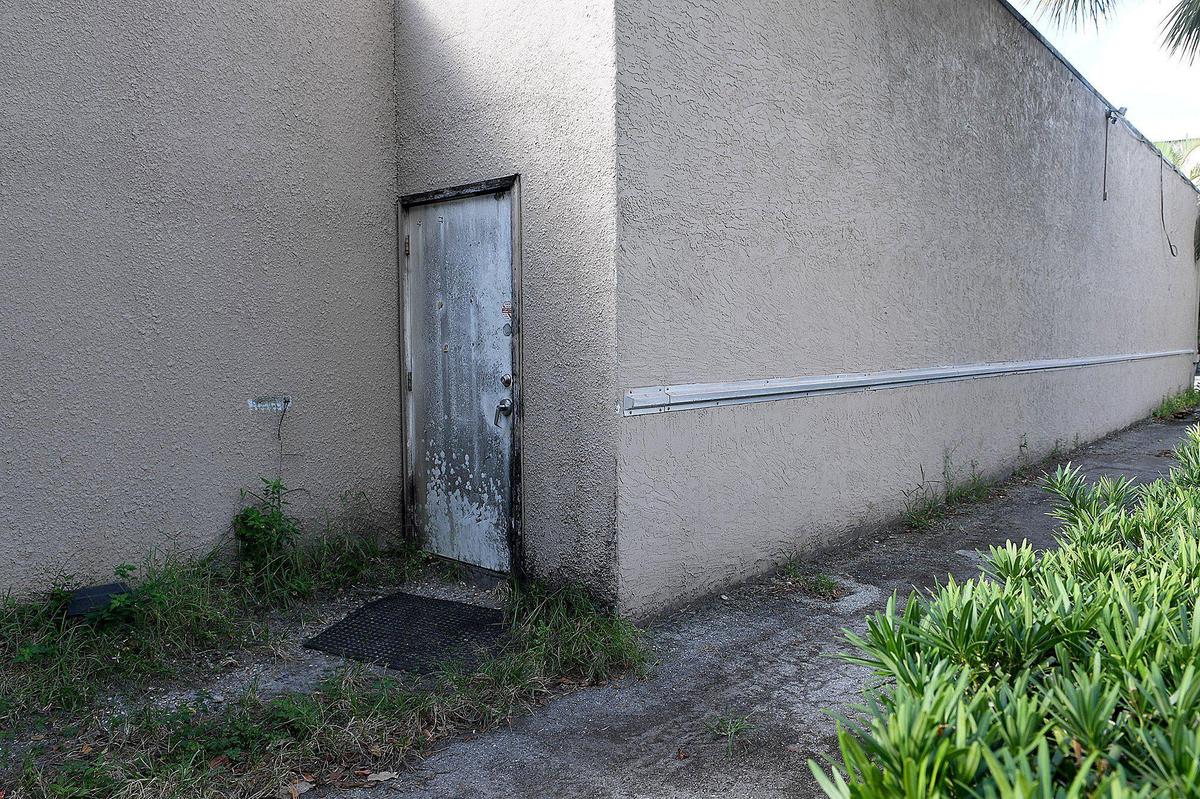 On three occasions this summer undercover detectives were able to buy cocaine from dealers inside the bar. At times, police say the barÕs staff was helping set up the deals.