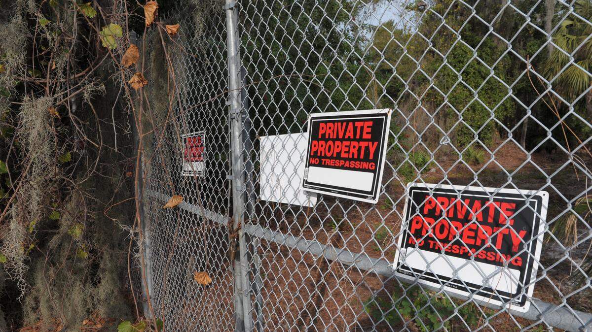 Beyond this fence, in the 9000 block of 21st Avenue Northwest, lies 30 acres of land in recently purchased from the Bishop Animal Shelter for $3 million by a Tom and Tommie Lee Santilli. Tom Santilli is the CEO of xByte Technologies, a Dell server refurbisher based in Bradenton. 
 GRANT JEFFERIES/Bradenton Herald