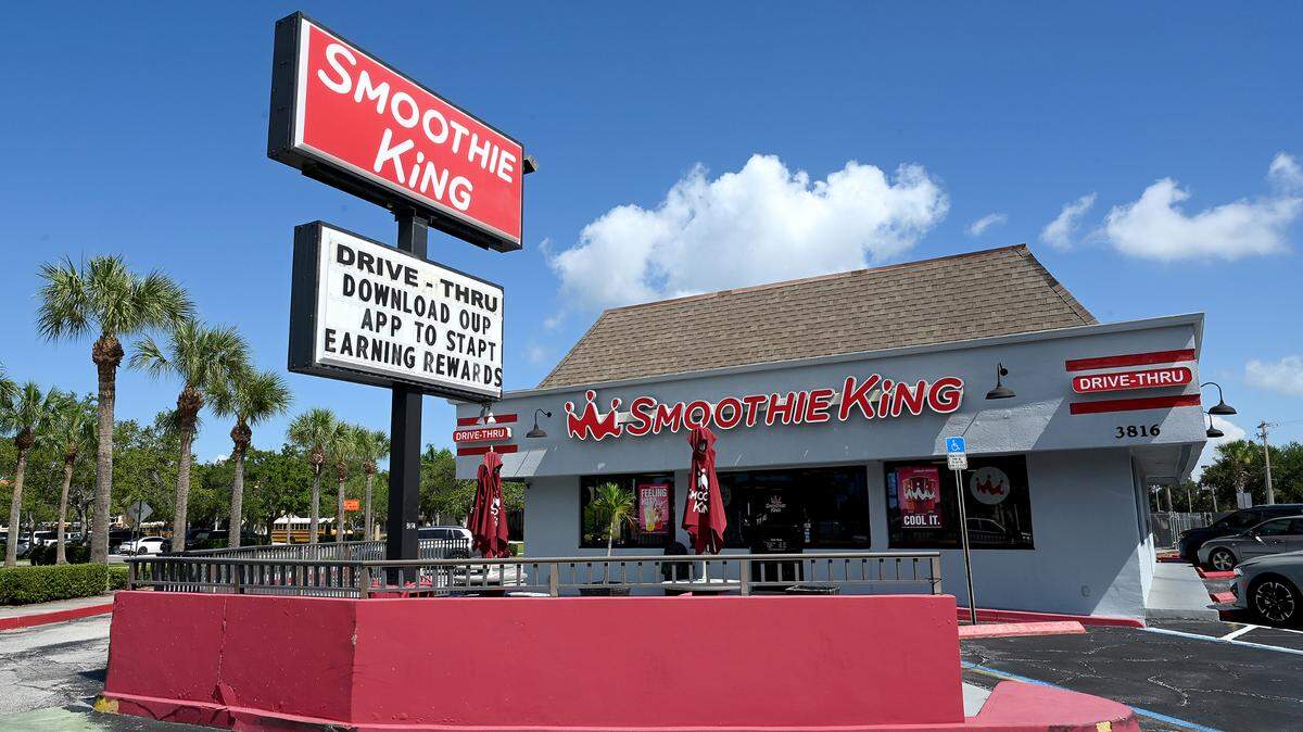 Smoothie King confirmed plans to open a new location at 8546 Heritage Green Way in early 2025. The Smoothie King at 3816 Manatee Ave. W., Bradenton, is pictured Tuesday.
