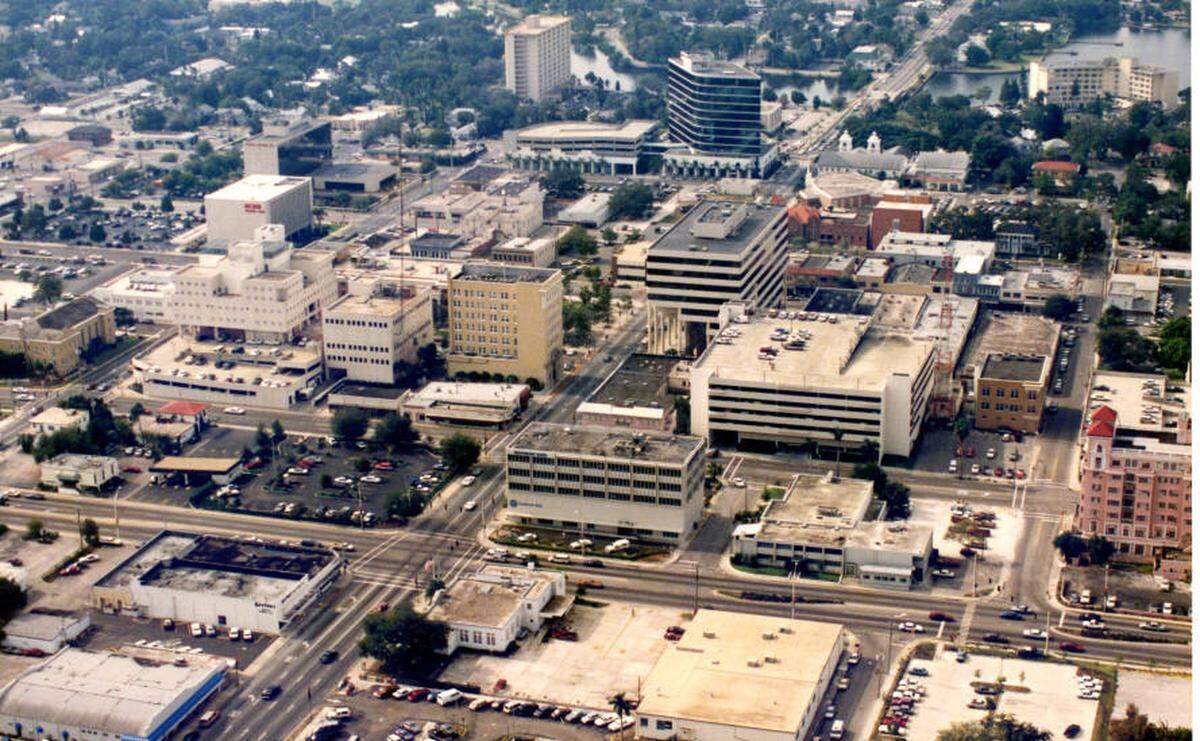 Aerial view of 9th Street West and Manatee Avenue in the 1980s.