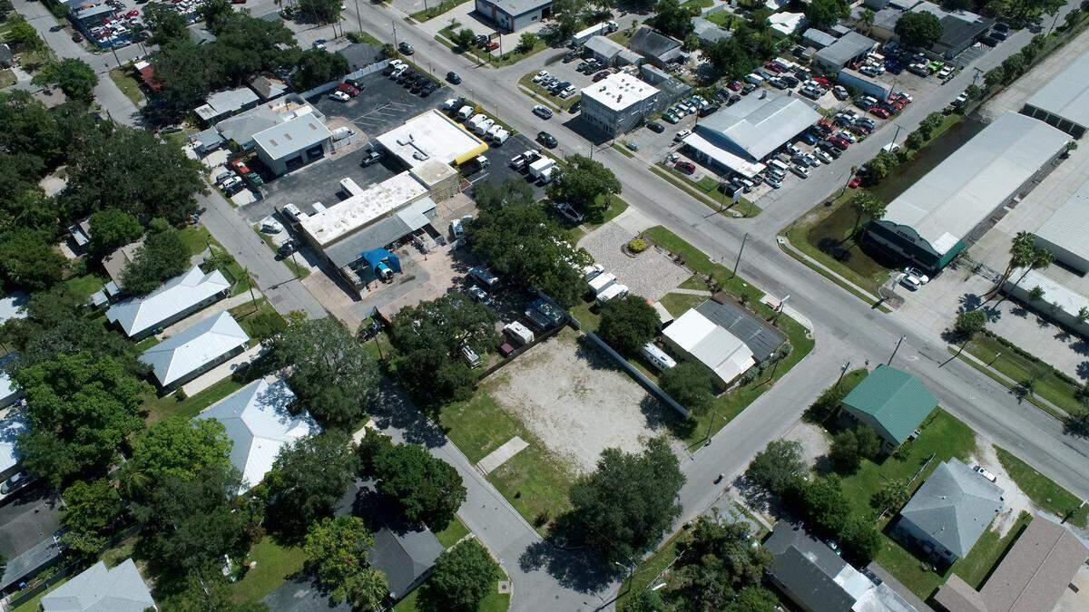 Housing Trust Group is planning to build a 5-story, 120-unit complex for seniors on the northwest corner of Ninth St. W. and 23rd Ave. W. in Bradenton, and is asking local officials for millions of dollars in funding.