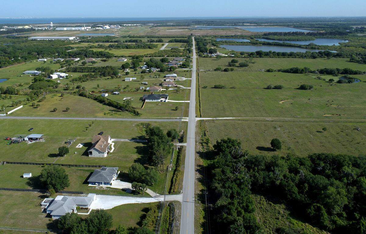 04/05/21--Looking north towards Piney Point, seen very top, right, in the evacuation zone which continues to be a danger to residents, businesses and Tampa Bay.