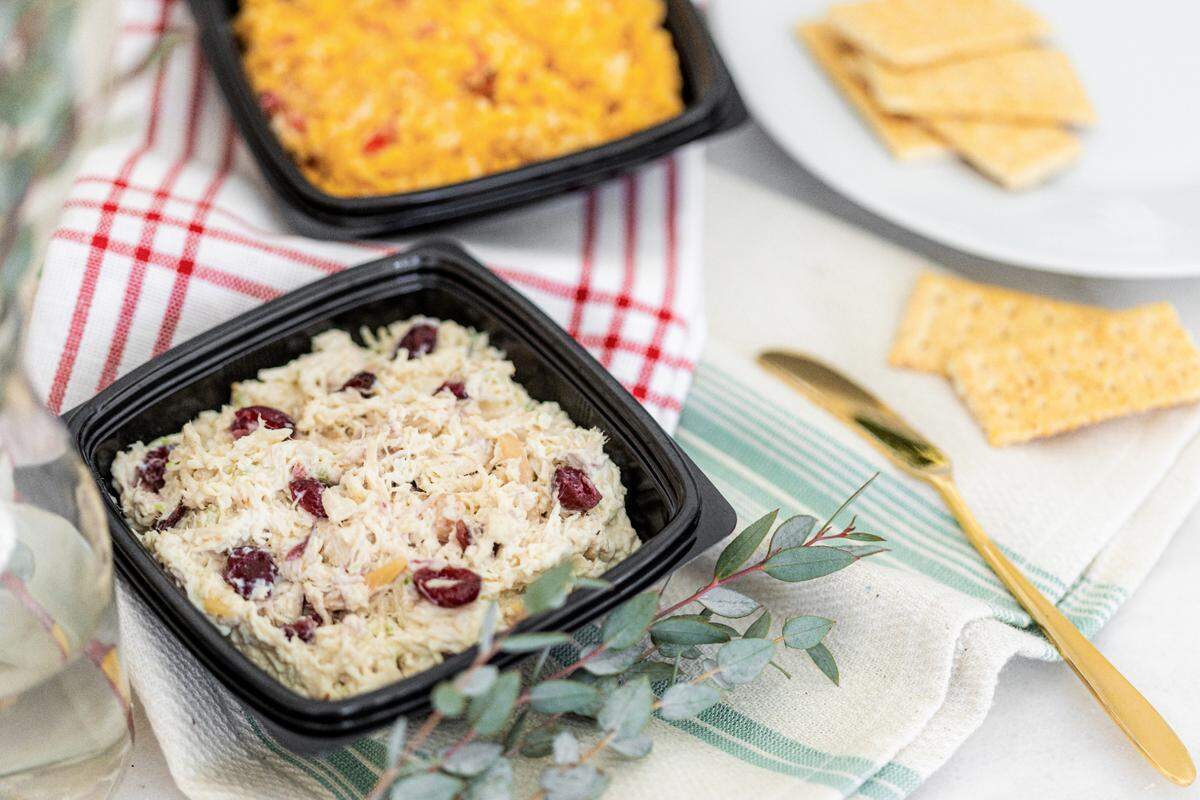 Chicken Salad Chick, a fast-casual chicken salad restaurant concept, this week announced the grand opening on April 5 of its newest restaurant at 5434 Lockwood Ridge Road in the Lockwood Commons shopping center.