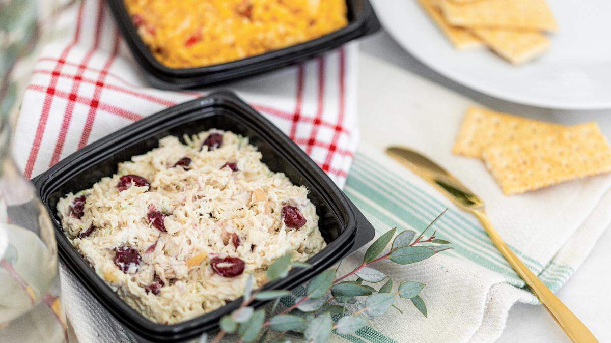 Chicken Salad Chick, a fast-casual chicken salad restaurant concept, this week announced the grand opening on April 5 of its newest restaurant at 5434 Lockwood Ridge Road in the Lockwood Commons shopping center.