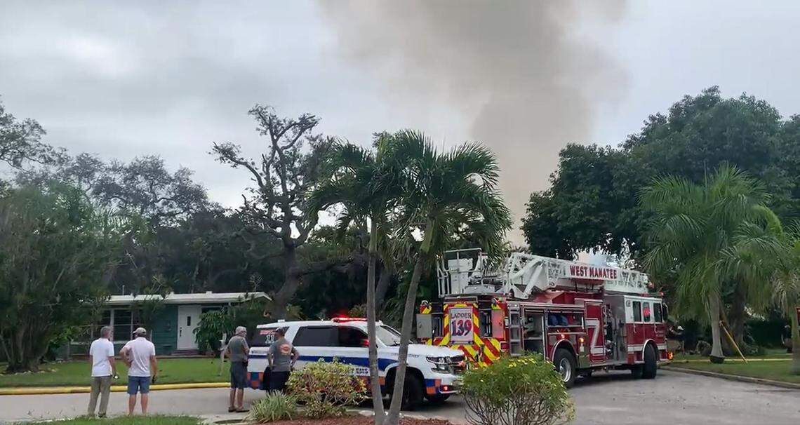 Smoke is seen rising from a structure fire on 65th Street NW in Bradenton on Thursday, Sept. 8, 2022.