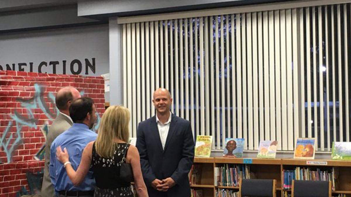 Former Florida and NFL quarterback Danny Wuerffel meets with guests at Friday's annual gala at Bradenton Christian School. DAVID B. WILSON/Bradenton Herald