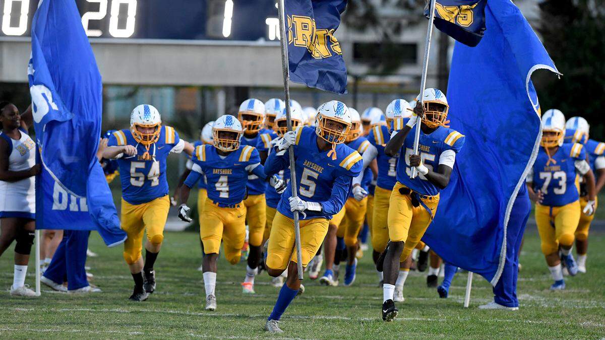 Bayshore heads to Tampa Jesuit with a chance to earn a share of the Class 5A-District 12 crown.