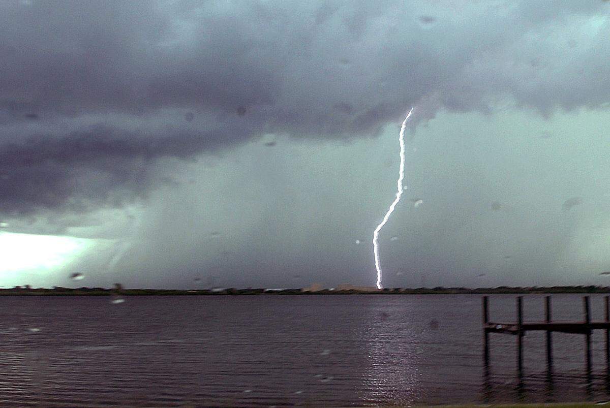 The National Weather Service has issued a flood warning for areas near the Manatee River.