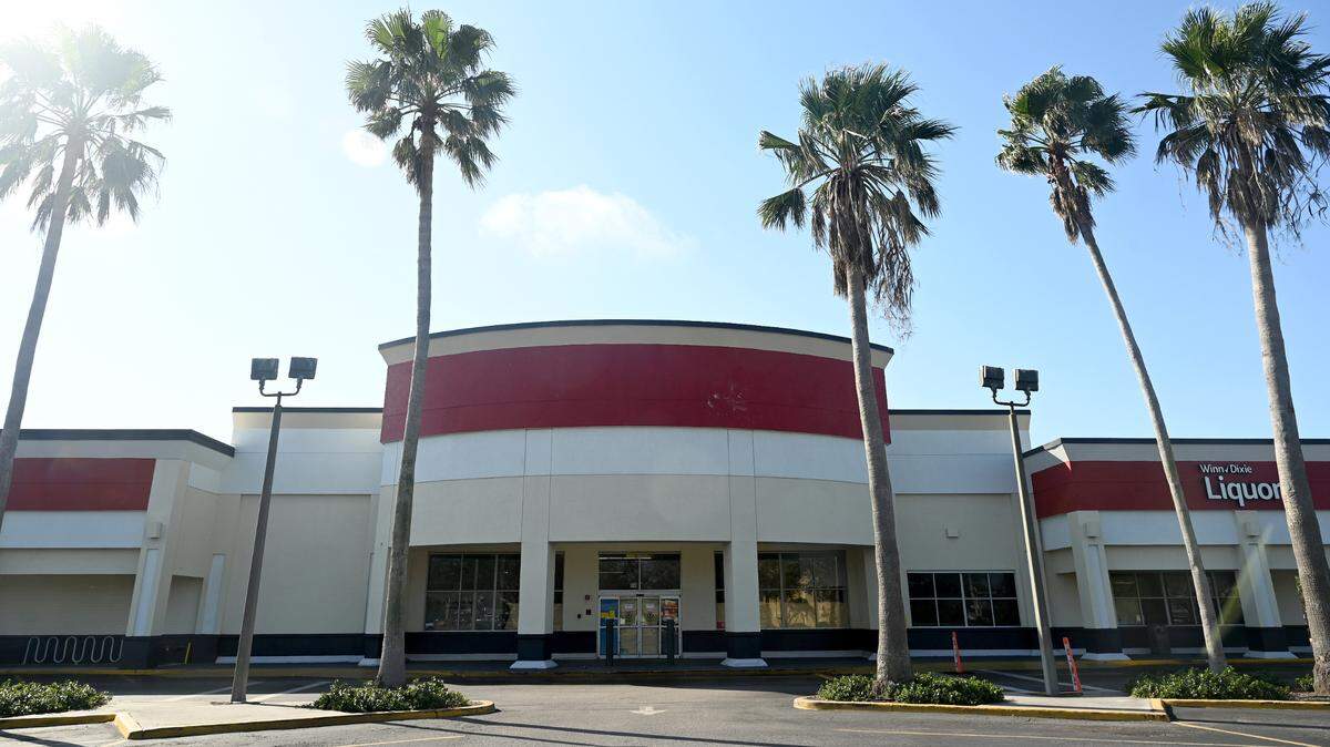 The Winn Dixie in the 5900 block of Manatee Avenue West in Bradenton has closed.