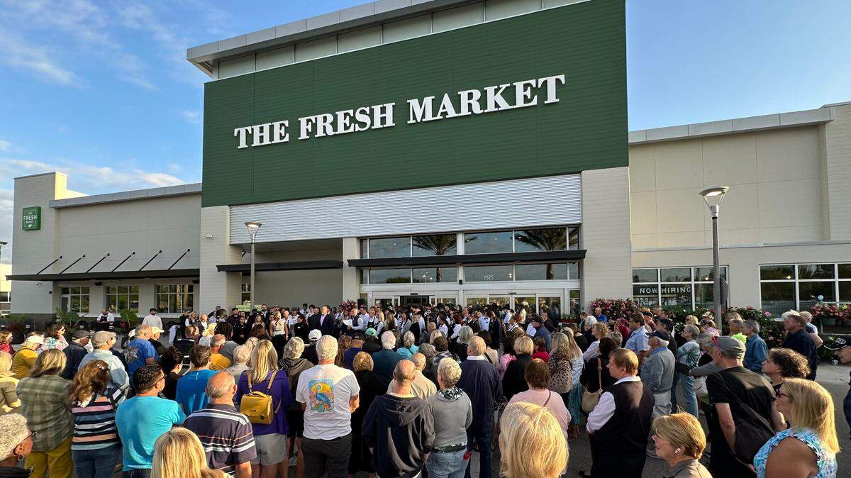 A crowd of several hundred people early Wednesday morning, 4/24/2024, gathered for the opening of The Fresh Market at The Green shopping center, 11525 S.R. 70 E., Lakewood Ranch.