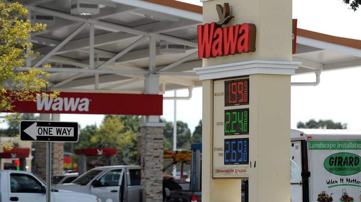 File art / Tiffany Tompkins-Condie ttompkins@bradenton.com 
 
 Gas prices hover around $2 a gallon in Bradenton-Sarasota.