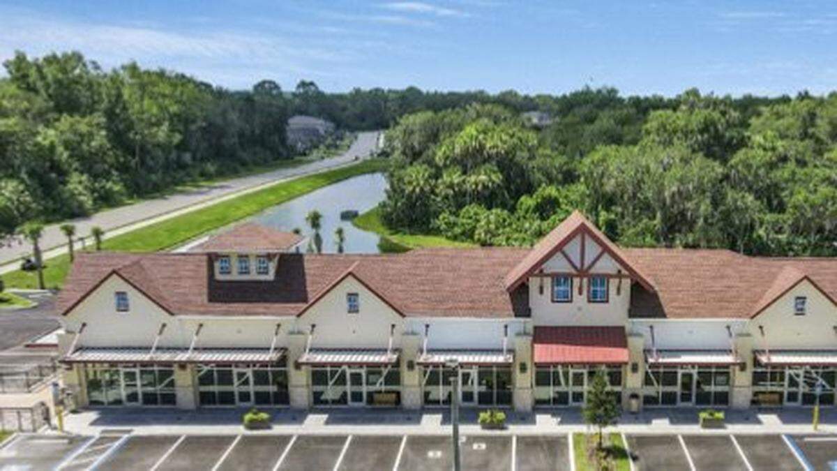 A full-service restaurant, BayCare Medical Group and Visage Dermatology are coming to The Shoppes of Moccasin Wallow, making it a fully leased shopping center.