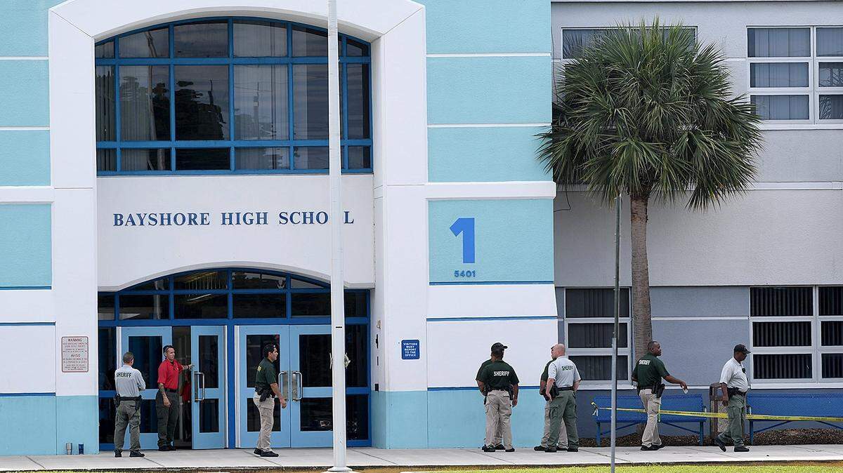 A 36-year-old Bradenton woman was arrested after pulling a knife on another woman in the Bayshore High School parking lot during a road rage incident, the Manatee County Sheriff’s Office says. The sheriff’s office investigates a different altercation in this 2018 Bradenton Herald file photo.