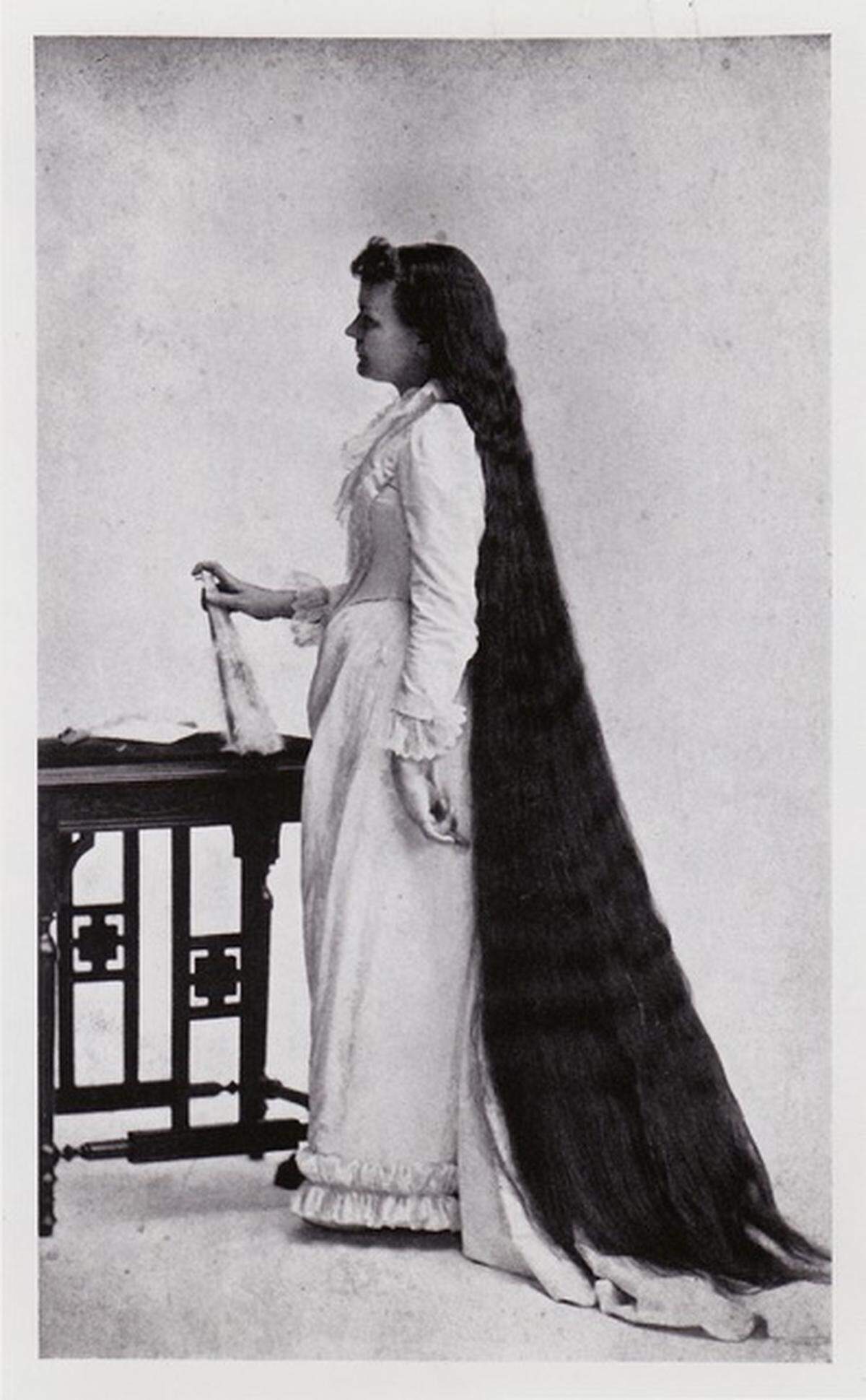 Martha Matilda Harper, whose luxuriant, floor-length hair was one of the greatest endorsements for her salons, made sure that poor women received her first 100 franchises to help lift them from poverty.