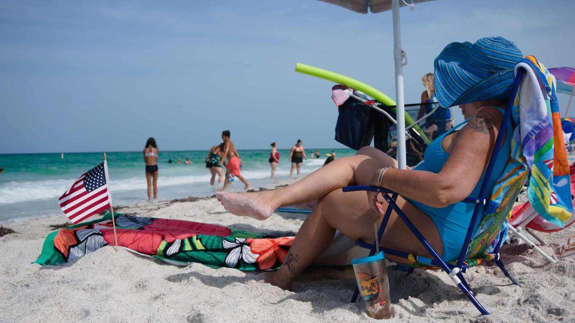 Free shuttle rides available to Bradenton beach on Fourth of July weekend 2022
