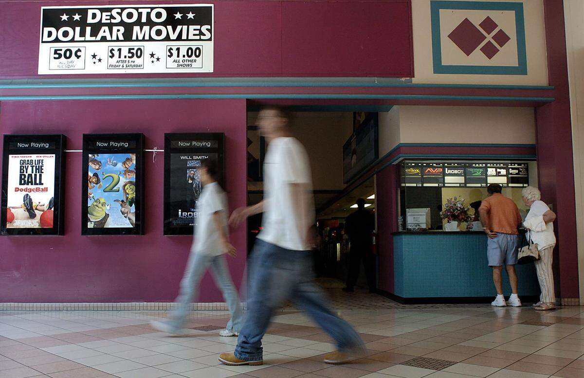 People line up to buy tickets in 2004 at the DeSoto Dollar Movie Theater in the DeSoto Square Mall.