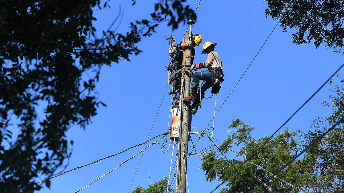 MasTec linemen, one who said they were from Pensacola, work on power lines in West Bradenton on October 3, 2022 after Hurricane Ian left thousands in Manatee County without power.