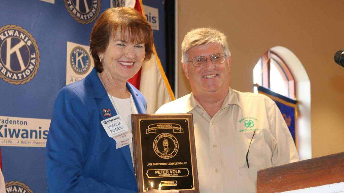 Brenda Rogers, herself a previous recipient of the Manatee County Agriculturist of the Year, presents this year’s award to Peter Vole III on Nov. 15, 2022.