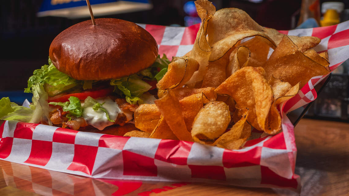 Palmetto sports bar will expand into downtown Bradenton with Jaxx Wing Co. restaurant