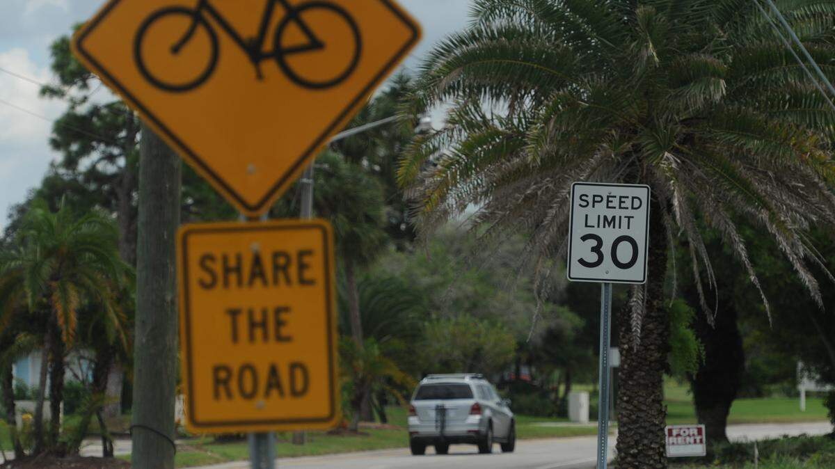 The current speed limit in the 4500 block of El Conquistador Parkway is 30mph. The Manatee County commission is considering raising speed limits on certain roads in the county, which will include the El Conquistador/75th Street West corridor. 
 GRANT JEFFERIES/Bradenton Herald