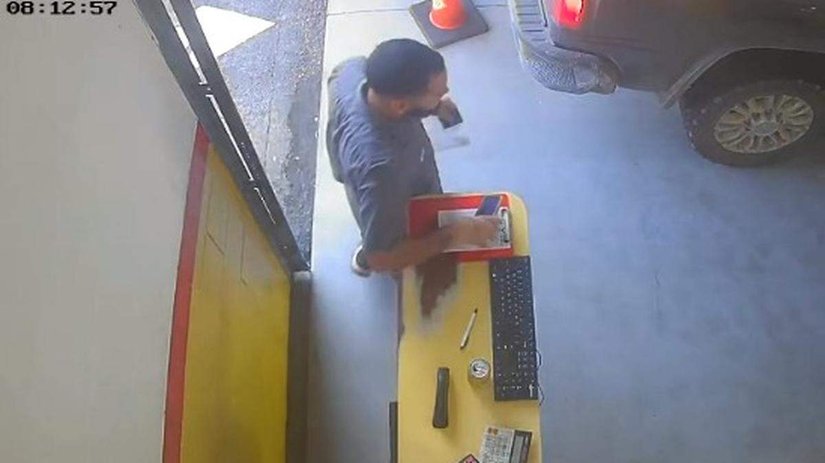 A former employee at Oil Masters Quik Lube on Old Tampa Road in Parrish scammed some customers out of as much as $1,400, the Manatee County Sheriff’s Office says.