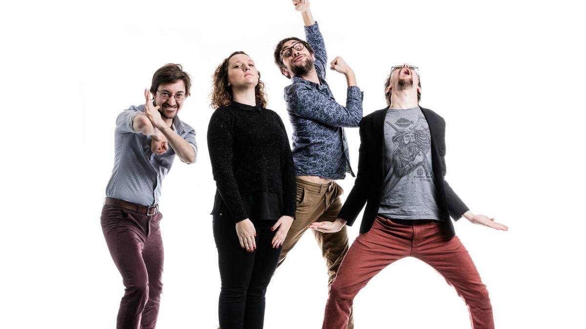 Le Carpe Haute is an improv group from Strasbourg, France known for their physical brand of comedy. Catch them on Friday and Saturday at the festival.
