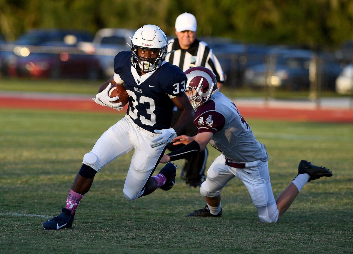 Kevin Everhart runs the ball in last week’s game against Sarasota Riverview at Parrish Community High.