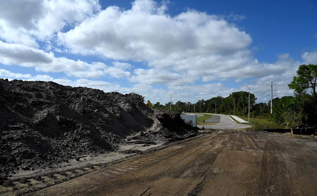 Drivers will see overnight detours on Interstate 75 as construction crews work on Manatee County's 44th Avenue bridge over the highway.