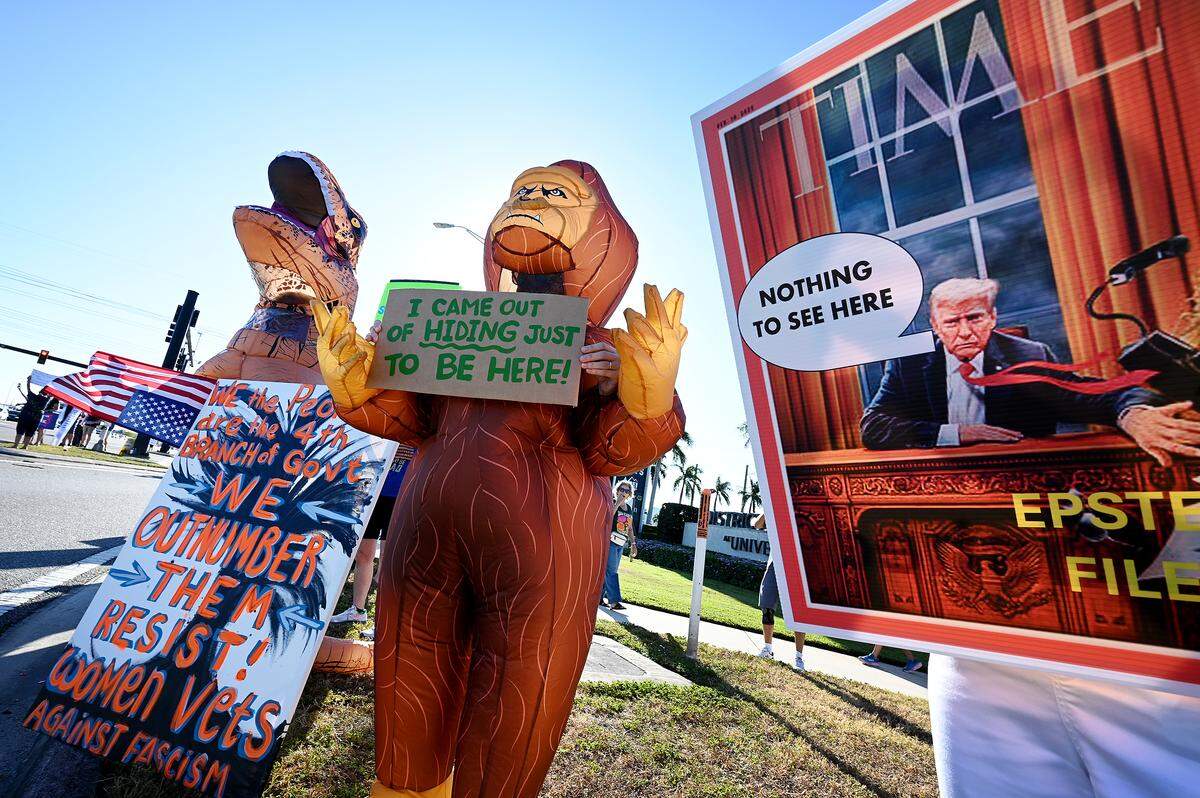 Thousands attended the No Kings protest organized by Indivisible Manatee near the University Town Center along University Parkway in Sarasota during one of the hundreds of rallies held across the country on Saturday, Oct. 18, 2025.