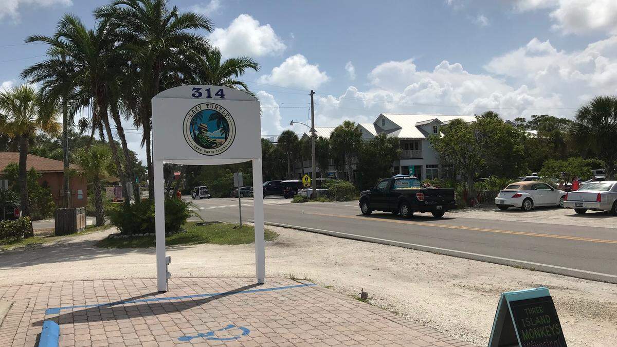 Joe and Laurie Sabath plan to expand their Turtle Shack lunch counter operation at 314 Pine Ave. into a sit-down restaurant.