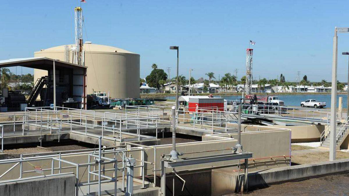 Palmetto is continuing expansion plans at its wastewater plant to expand its reclaimed water use to get more citizens off of the potable water system being used for irrigation and to eliminate discharge into the nearby bay. GRANT JEFFERIES/Bradenton Herald file photo