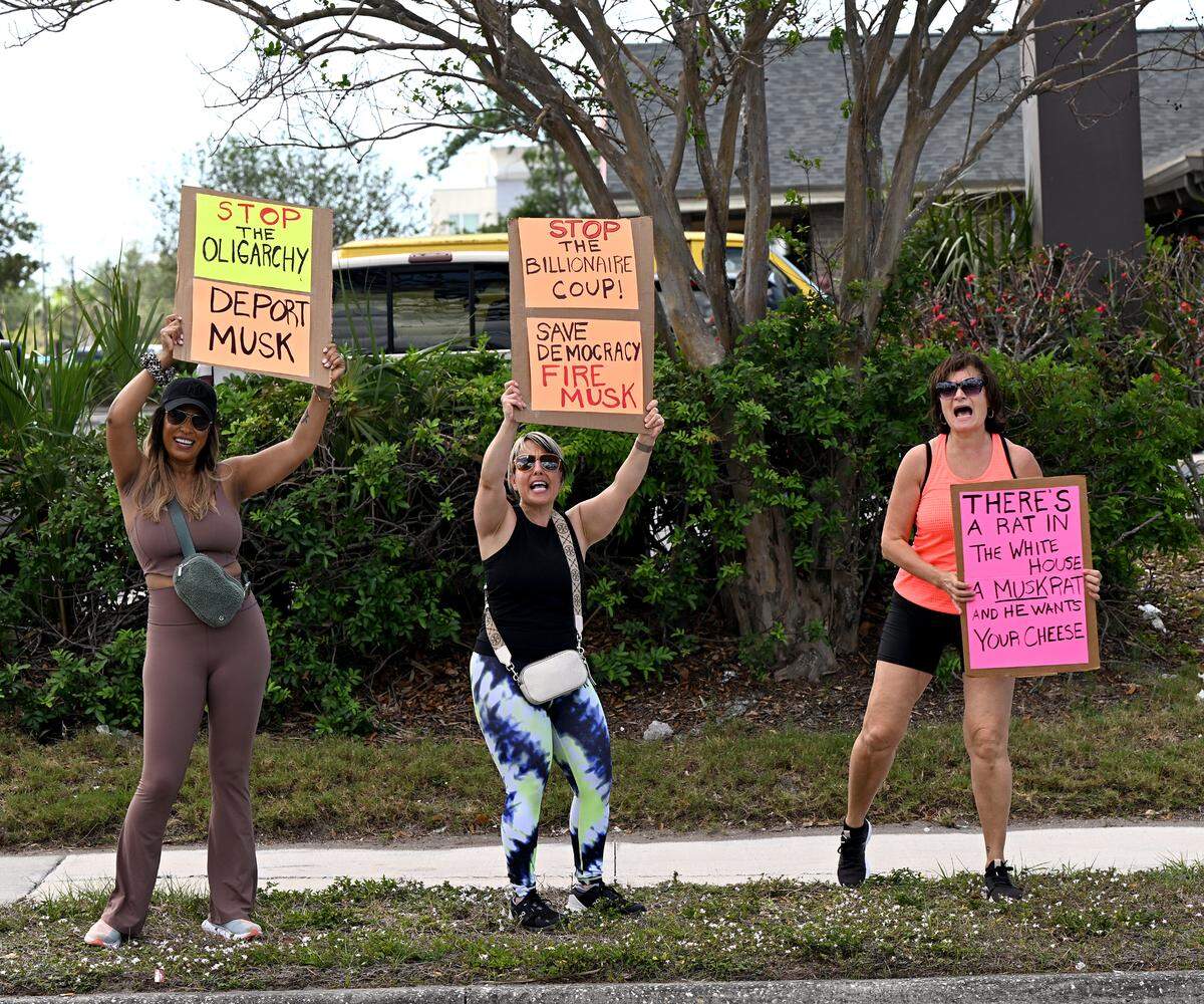 Hundreds of protestors gathered Saturday, April 5, 2025, on Cortez Road West in one of the many national “Hands off” protests against President Donald Trump’s policies.