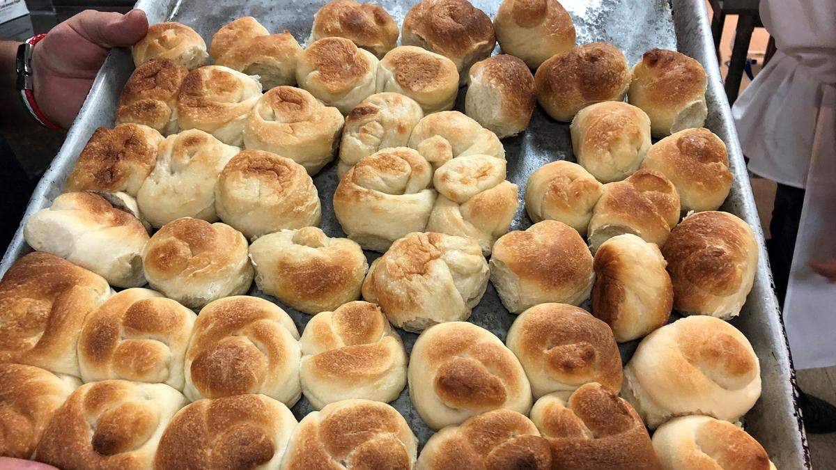 One of the fresh-baked offerings at Rocco’s Pizza and Pasta Grill is the garlic knot rolls.