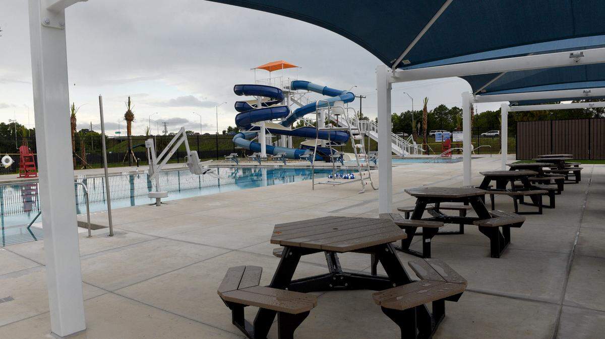 The Lincoln Aquatic Center in Palmetto features two swirly water slides, a zero-entry pool for early swimmers and a 25-yard swimming pool for local competitions.