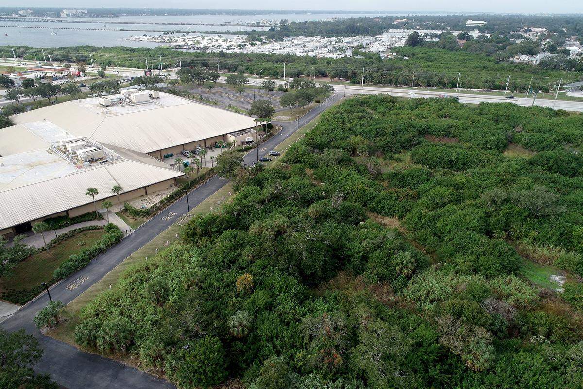 Developers get the final approval to build a Sheraton hotel at the Bradenton Area Convention Center.