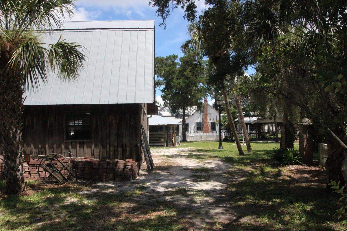 Manatee Village Historical Park 