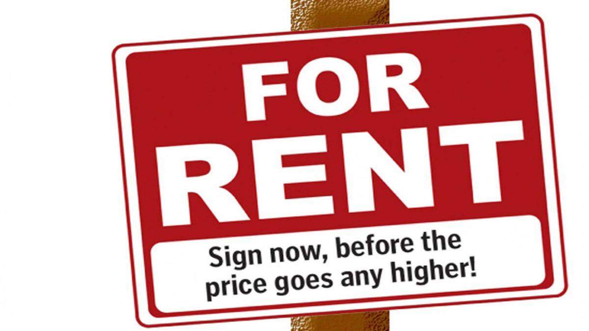 300 dpi 3 col x 8 in / 146x203 mm / 497x691 pixels Holly Farrant color illustration of a "For Rent" sign indicating rising prices. The Charlotte Observer 2006 
 
 
 KEYWORDS: for, rent, apartment, renting, rental, rising, cost, affordable, sign, housing, price, grass, krtbusiness, business, krtnational, national, krtnamer, north, america, krtrealestate, real, estate, krtusbusiness, u.s., us, united, states, krt, bienes, inmuebles, apartamento, negocios, illustration, ilustracion, grabado, alquiler, arriendo, renta, ensena, hierba, ch, contributor, coddington, farrant, 2006, krt2006