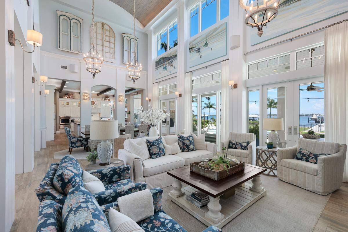 Vista Del Fiume, an estate located on three acres on the Manatee River in Northwest Bradenton, is on the market. The property has over 7,000 square feet of living space, a chef's kitchen and three boat lifts. The property is located at 1707 71st Street Northwest, Bradenton.