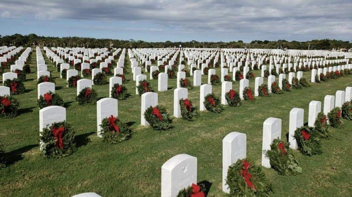 Each year, Wreaths Across America volunteers decorate veterans graves at Sarasota National Cemetery. The Patterson Foundation’s one-time gift of $50,000 helps that tradition continue this year, despite the economic hardship caused by the COVID-19 pandemic.