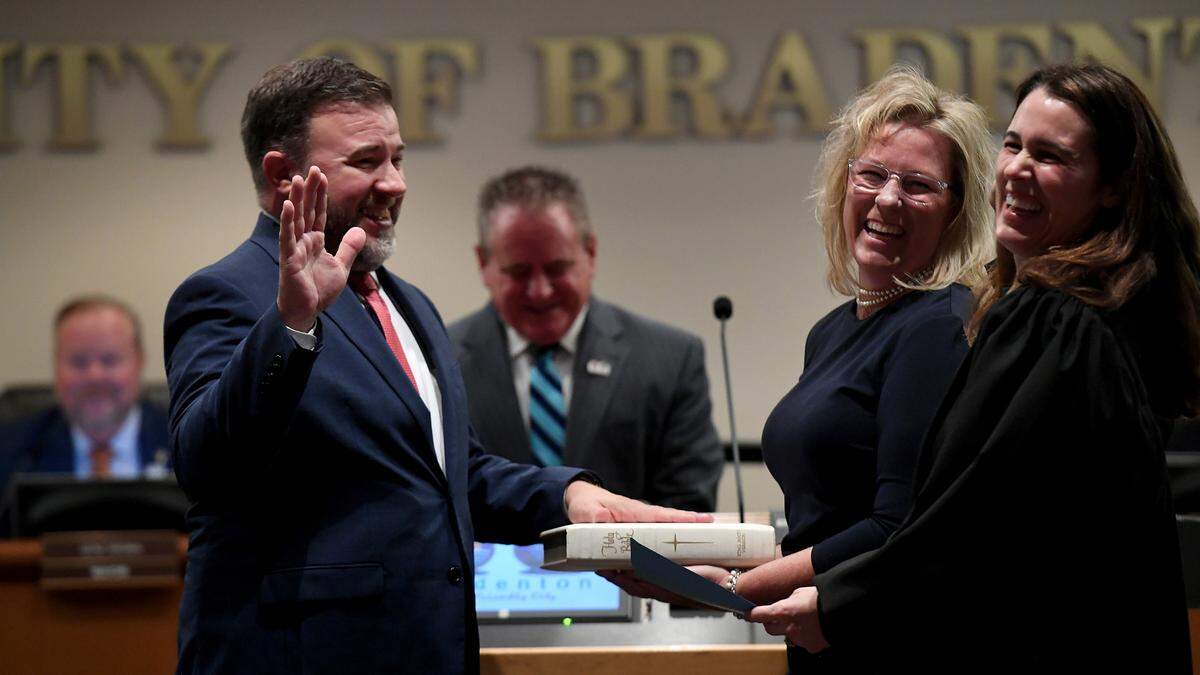 Josh Cramer is sworn in as Councilman for Ward 3 at the Bradenton City Council’s swearing in ceremony during a special session on January 3, 2023.