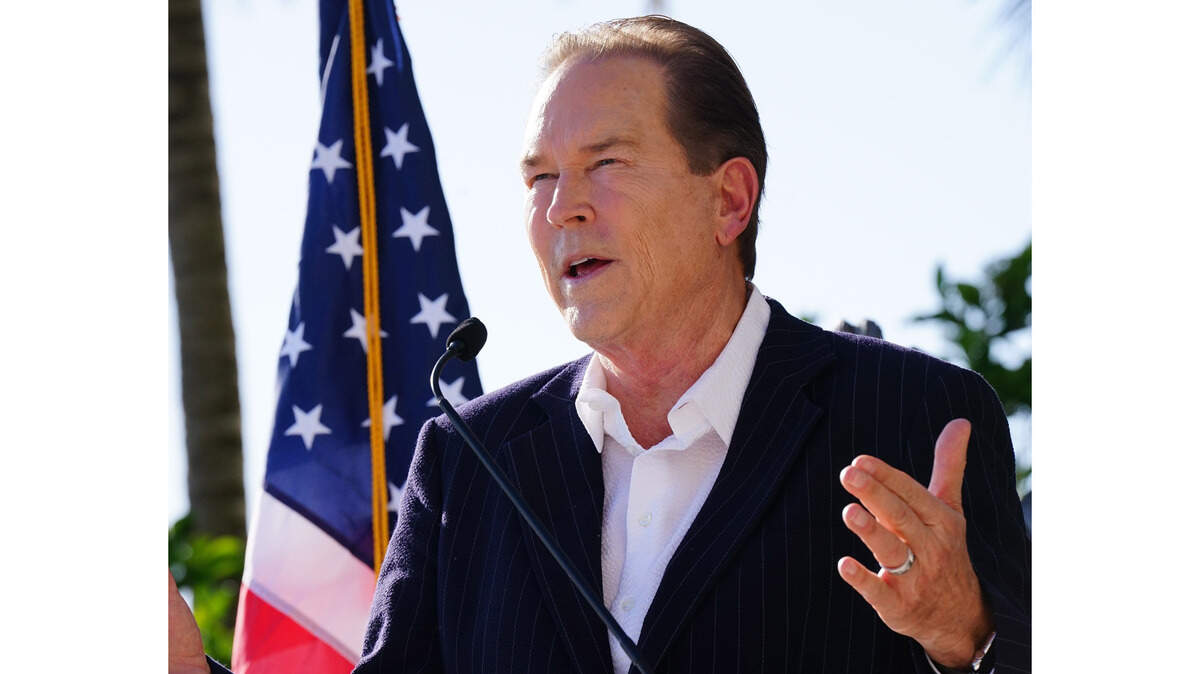 U.S. Rep. Vern Buchanan defeated challenger Eddie Speir in the Republican primary for Florida’s 16th Congressional District.