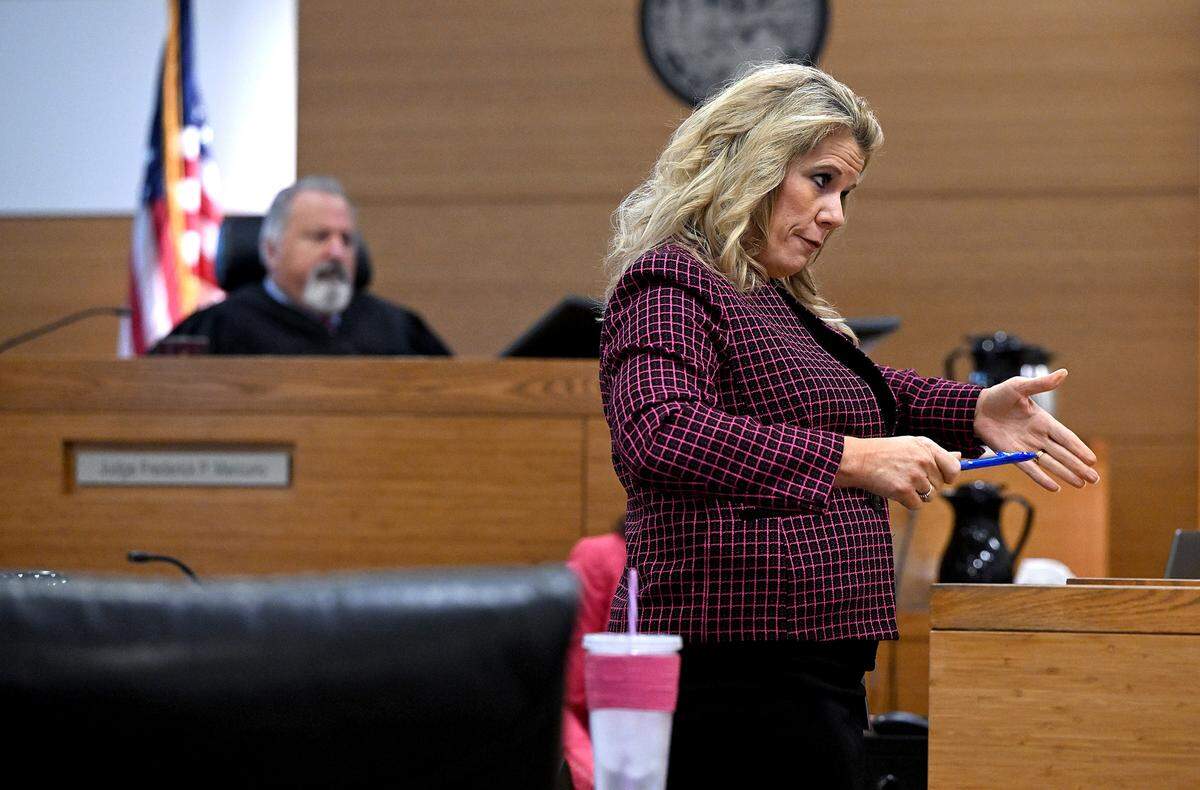 Assistant State Attorney Suzanne O’Donnell makes an opening statement before the jury for the murder trial of Shamar Johnson at the Manatee County Judicial Center for the 2021 shooting that killed Cecil Richardson.