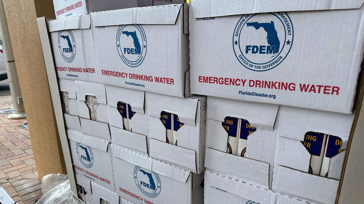 Bradenton officials offered free bottled water to city residents at the Bradenton Auditorium, 100 12th St. W., on Monday, Sept. 30, 2024, after Hurricane Helene's storm surge sent brackish water into the drinking water supply, causing a salty taste.