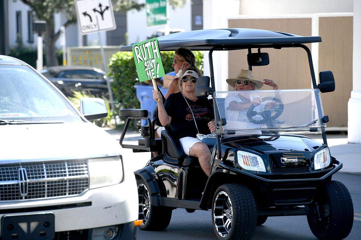 10/02/21—Pro-choice advocates marched through the streets of downtown Bradenton Saturday, joining hundreds of other Women’s March demonstrators across the country in support of reproductive rights. The march was organized by Women’s Voices of Southwest Florida.